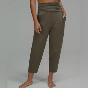 Lululemon Align Super-High-Rise Ribbed-Waist Crop Jogger